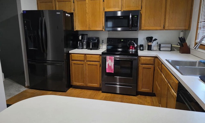 Bellevue House | Charming 3-bedroom house with AC, WiFi in welcoming Bellevue