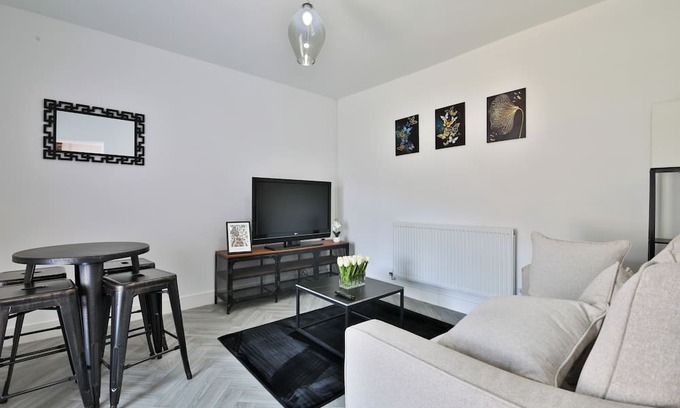 Landore Apartment | Cosy & Stylish 1 Bedroom Apartment