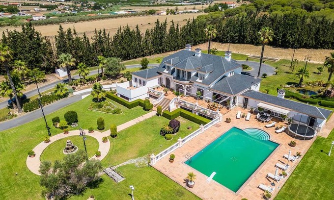 Aljaraque Villa | Exclusive villa in a quiet and private setting