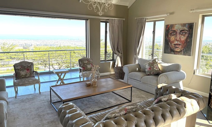 Helderberg Rural House | Beautiful house with a fantastic view of False Bay - a secure property
