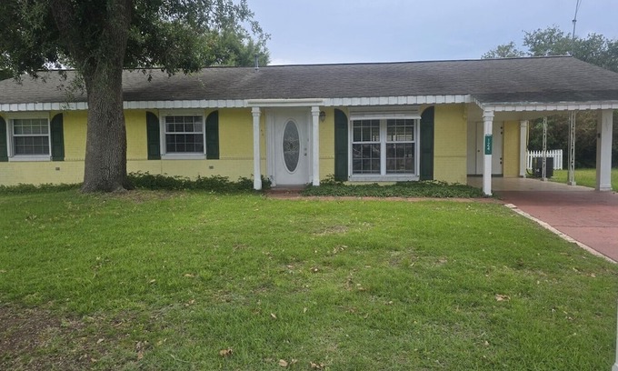 Long Beach House | Azalea Beach Retreat- Your Coastal home away from home. Beach is within blocks!