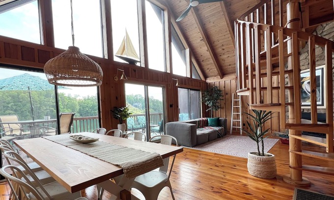 Six Mile Ski Chalet | THREE-LEVEL LAKEFRONT DESIGNER CHALET: ONLY 9 MILES FROM CLEMSON! Wi-Fi/AC