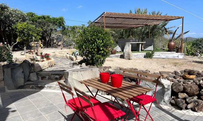 El Madronal House | Vacation Home 'Mi Casita De Chimaca' with Mountain View, Wi-Fi and Air Conditioning