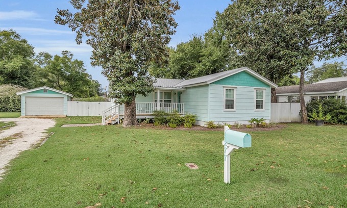 Ono Island House | Bear Point Retreat with Coastal Charm