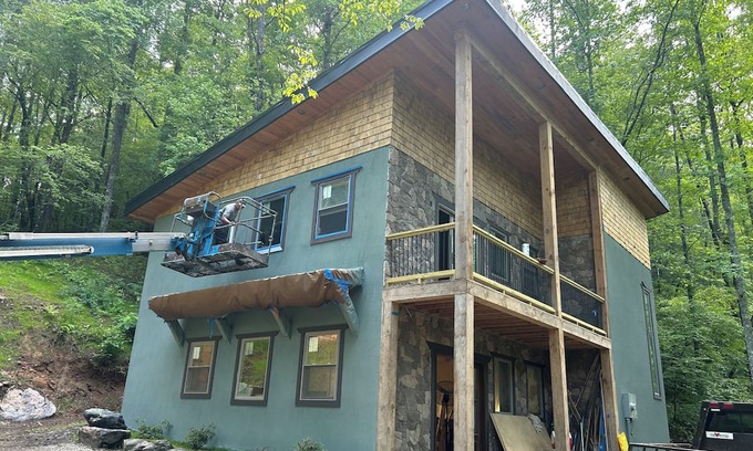 Ellijay Ski Chalet | Charming 3-bedroom Mountian Bike Trail chalet with AC and WiFi in serene Ellijay