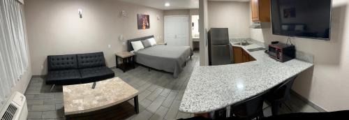 Greenacres Hotel | Lone Oak Studio Suites