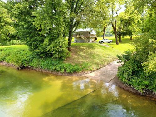 Lone Rock House | White River Cabin