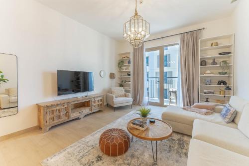 Dubai Apartment | Seaside Retreat: 1 Bedroom Gem in Port de la Mer